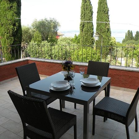 Villa Paradiso Apartment Sirmione Bagian luar foto