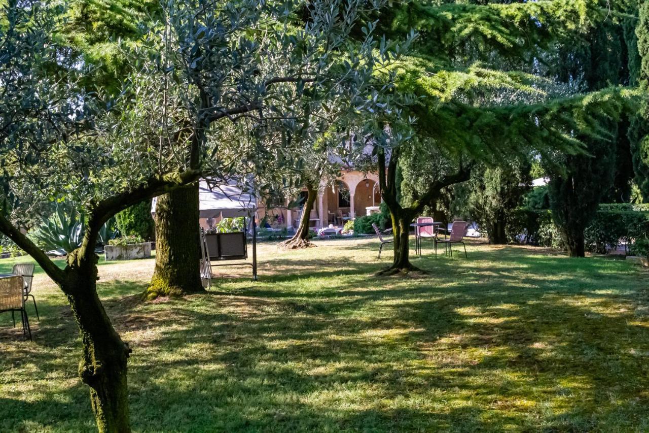 Villa Paradiso Apartment Sirmione Bagian luar foto