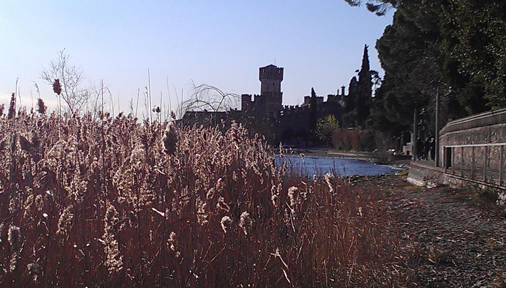 Villa Paradiso Apartment Sirmione Bagian luar foto