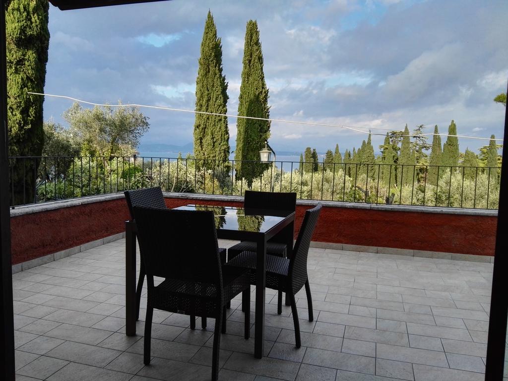 Villa Paradiso Apartment Sirmione Bagian luar foto