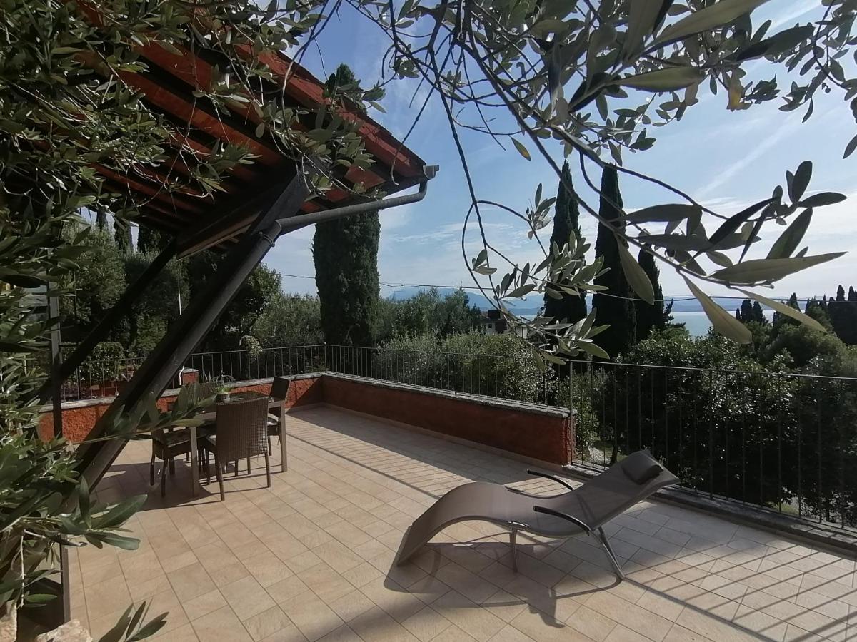 Villa Paradiso Apartment Sirmione Bagian luar foto